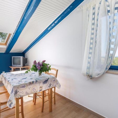 Cozy Apartment In Tar With House Sea View Tar-Vabriga Εξωτερικό φωτογραφία