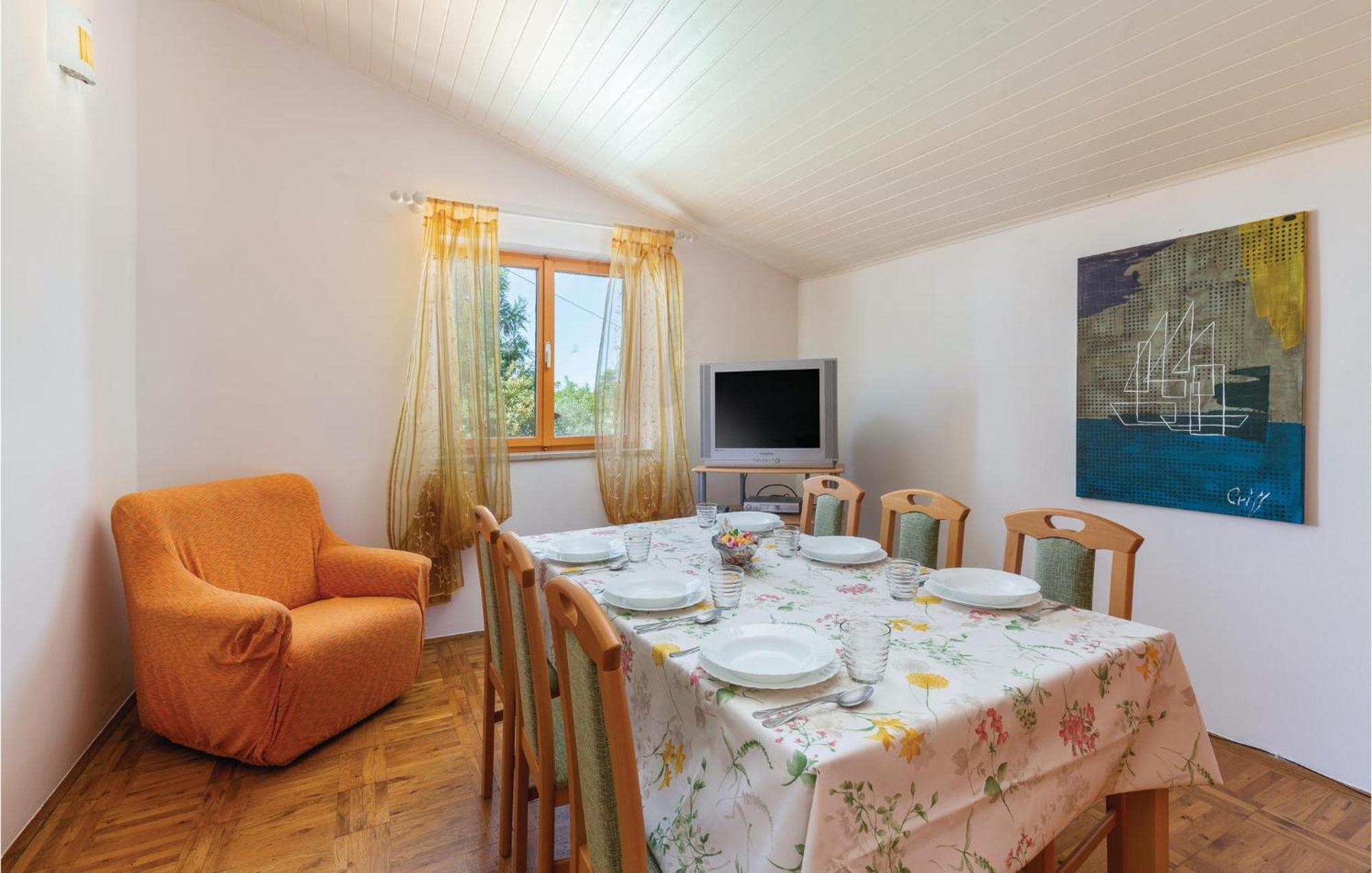 Cozy Apartment In Tar With House Sea View Tar-Vabriga Εξωτερικό φωτογραφία