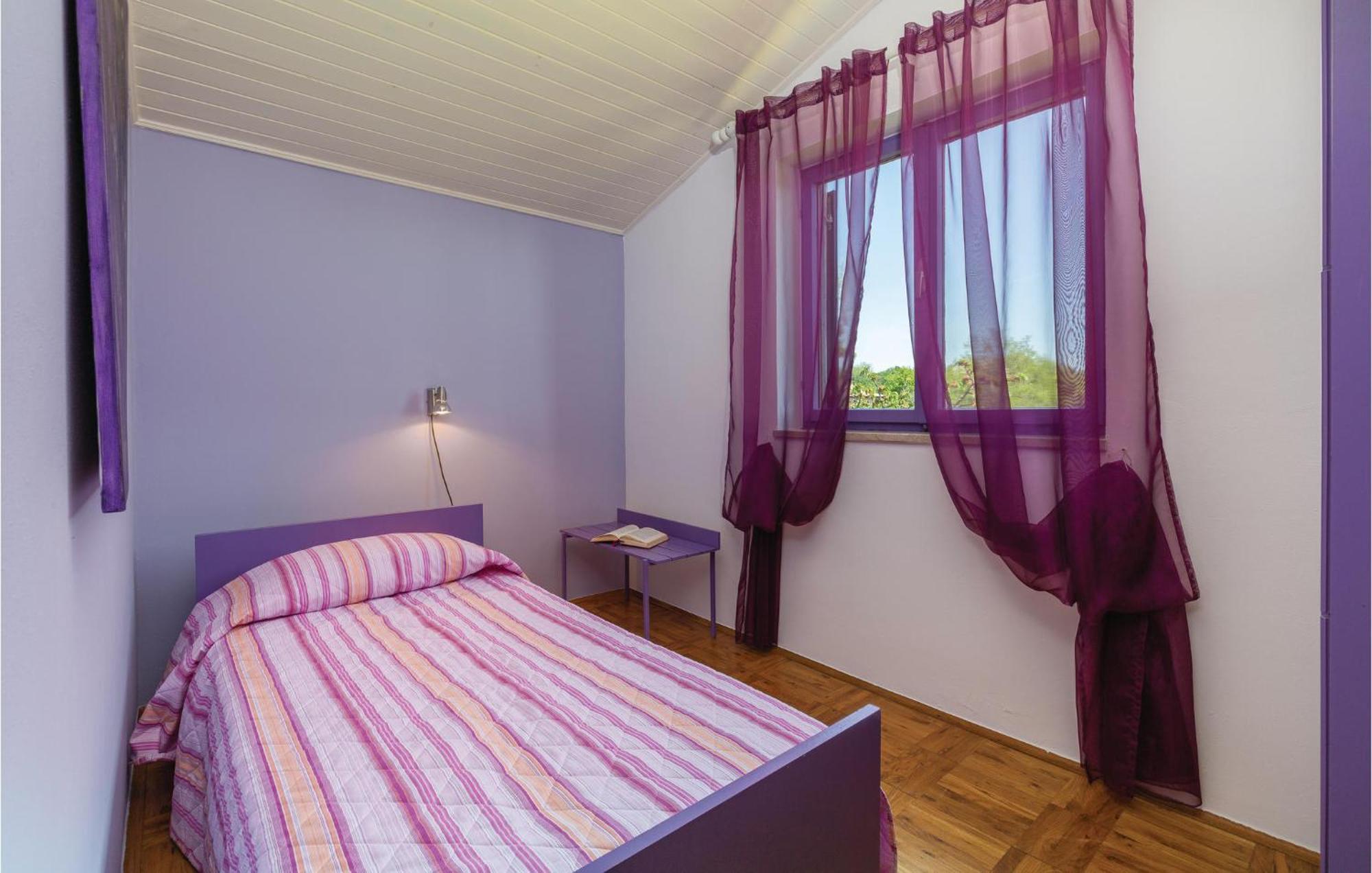 Cozy Apartment In Tar With House Sea View Tar-Vabriga Εξωτερικό φωτογραφία