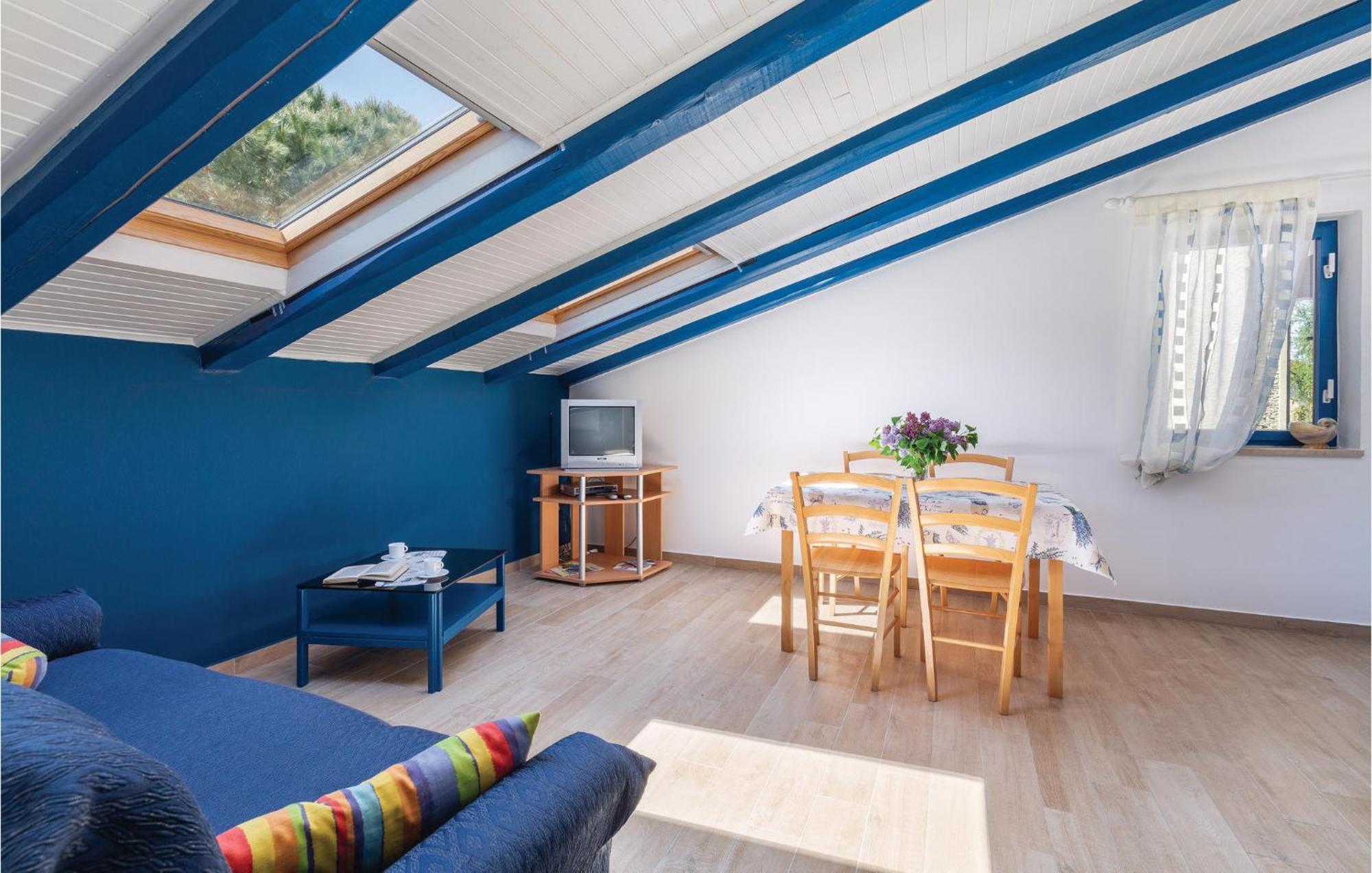 Cozy Apartment In Tar With House Sea View Tar-Vabriga Εξωτερικό φωτογραφία