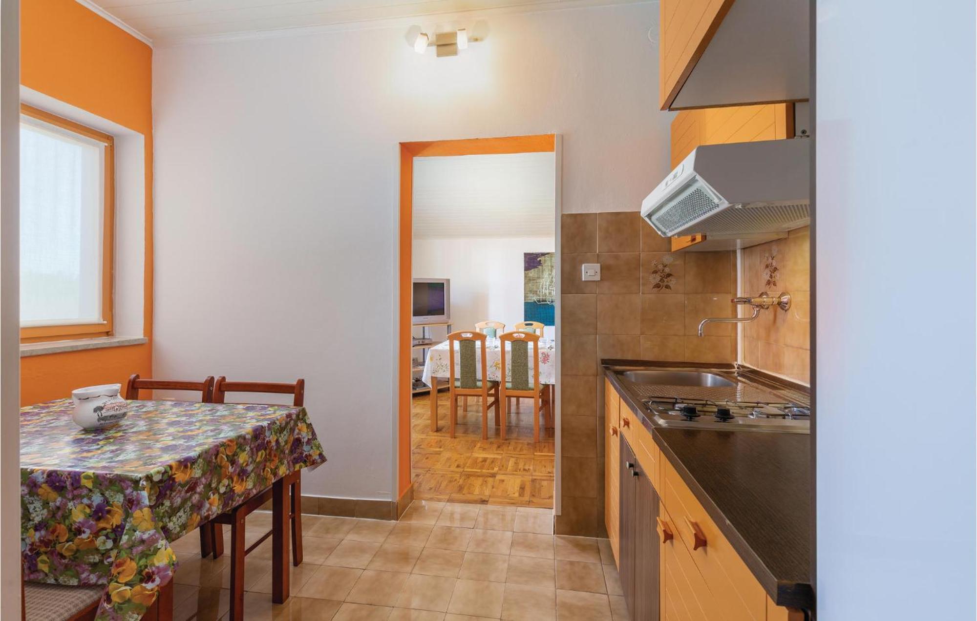 Cozy Apartment In Tar With House Sea View Tar-Vabriga Εξωτερικό φωτογραφία