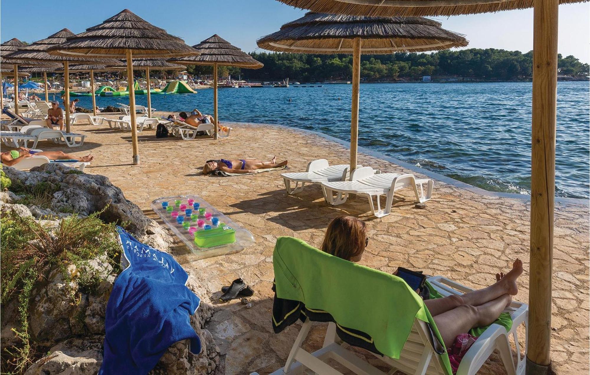 Cozy Apartment In Tar With House Sea View Tar-Vabriga Εξωτερικό φωτογραφία