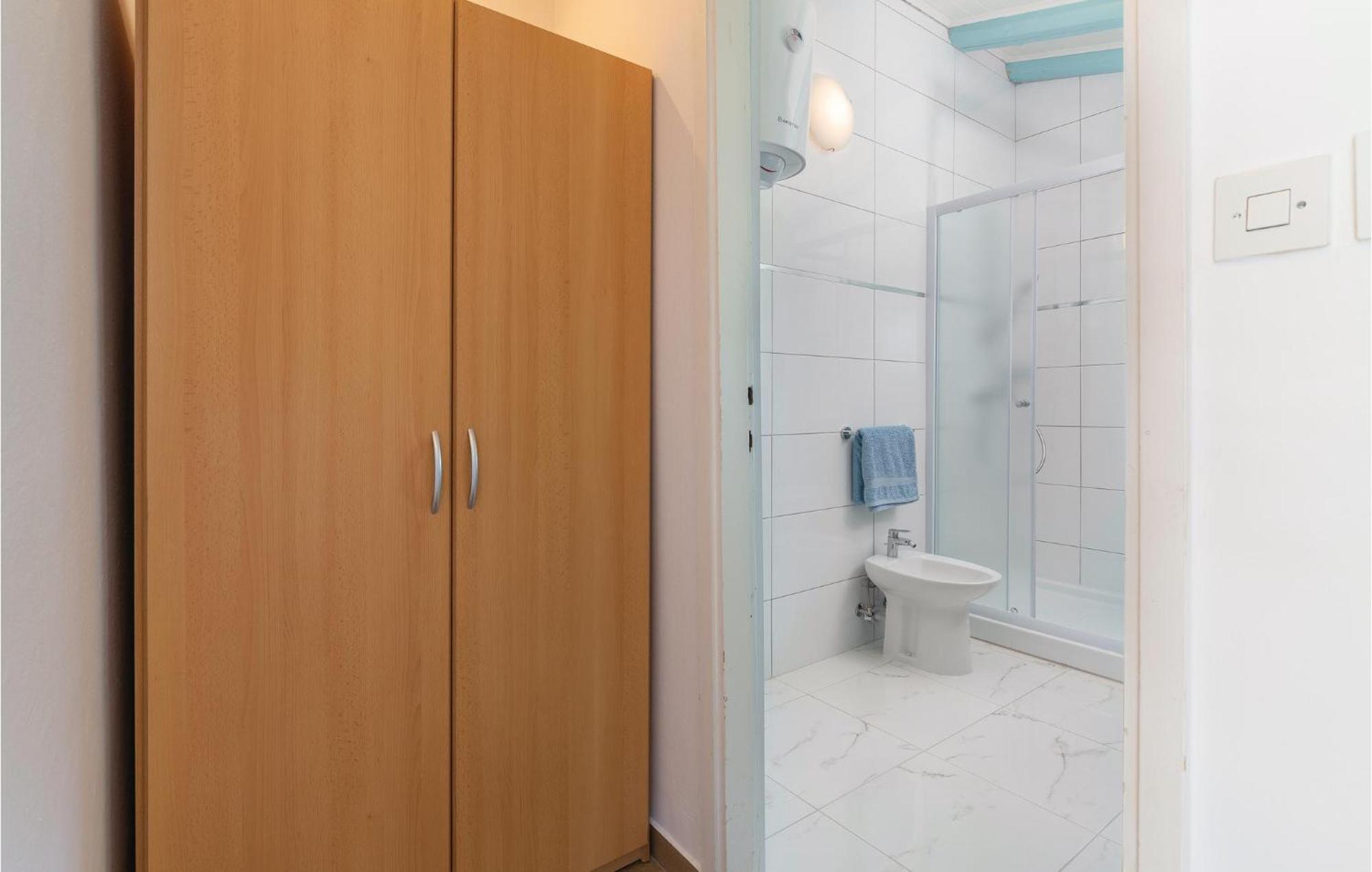 Cozy Apartment In Tar With House Sea View Tar-Vabriga Εξωτερικό φωτογραφία