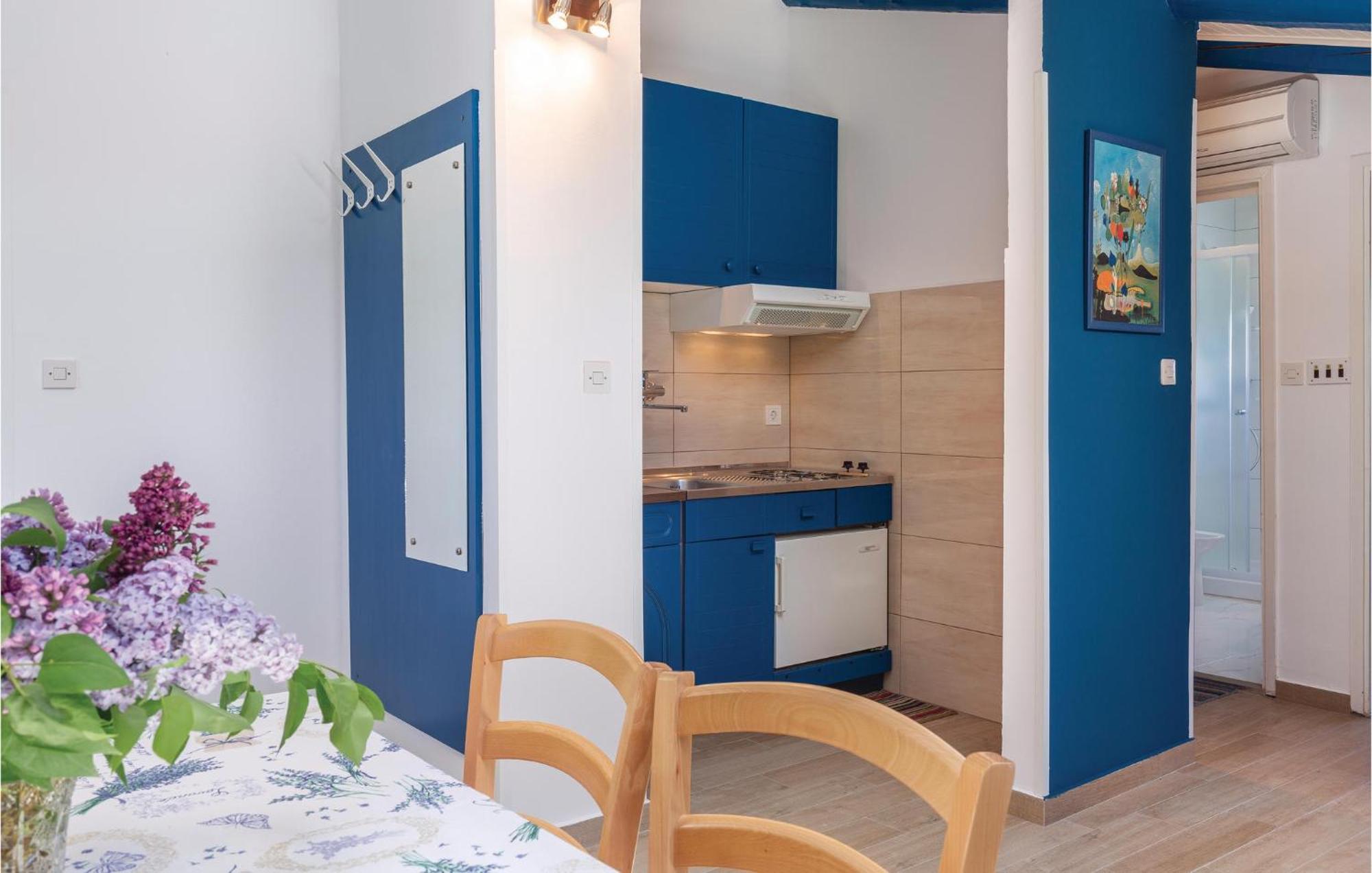 Cozy Apartment In Tar With House Sea View Tar-Vabriga Εξωτερικό φωτογραφία