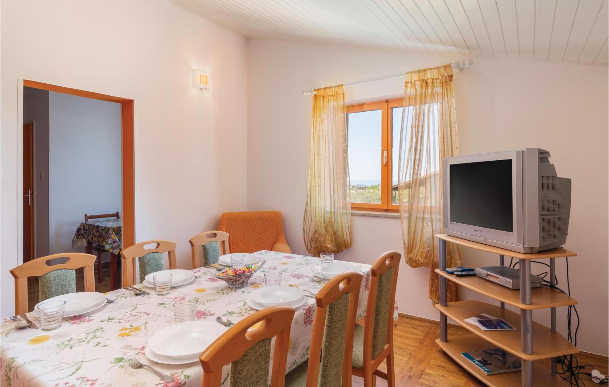 Cozy Apartment In Tar With House Sea View Tar-Vabriga Εξωτερικό φωτογραφία