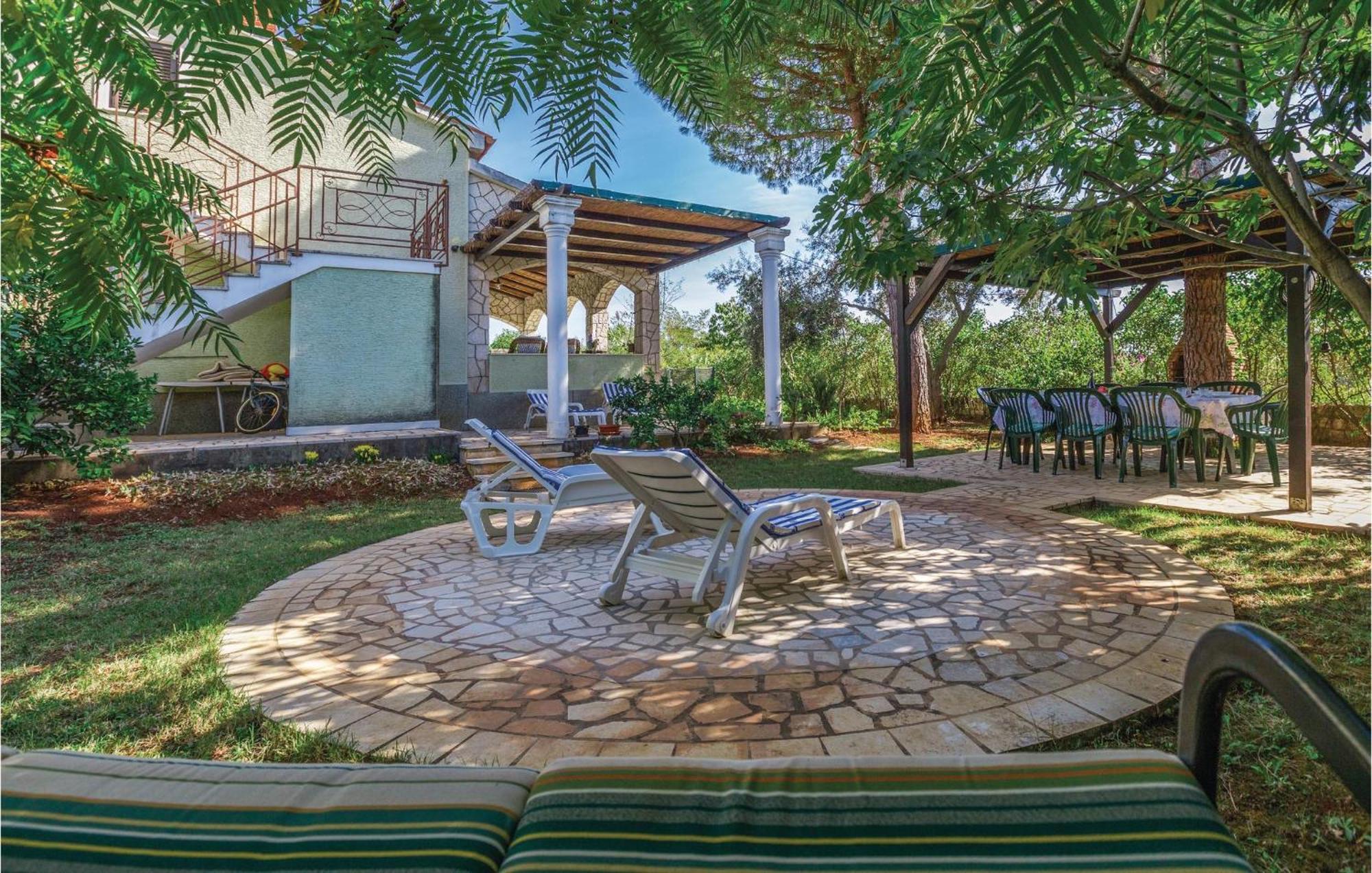 Cozy Apartment In Tar With House Sea View Tar-Vabriga Εξωτερικό φωτογραφία